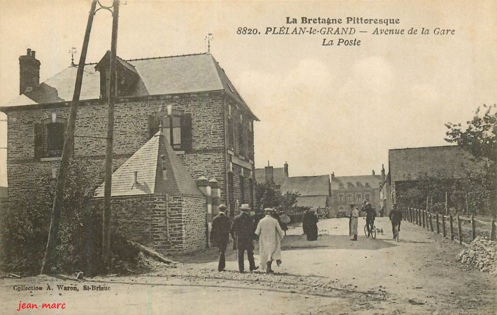 Plélan-le-Grand - Avenue de la Gare - La Poste.jpg