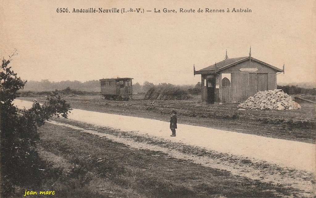 Andouillé-Neuville - La Gare, Route de Rennes à Antrain.jpg