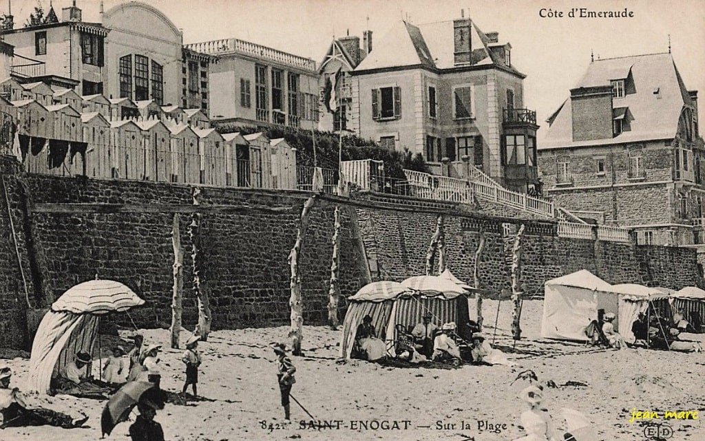 Saint-Énogat - Sur la Plage.jpg