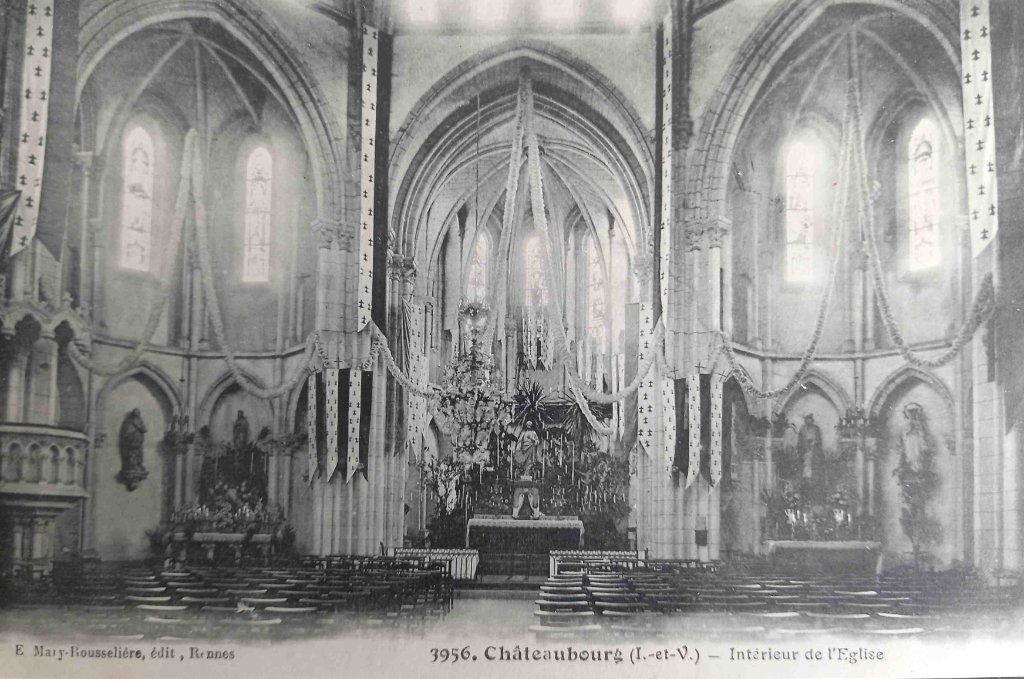 3956 - Chateaubourg - Intérieur de l'église.jpg