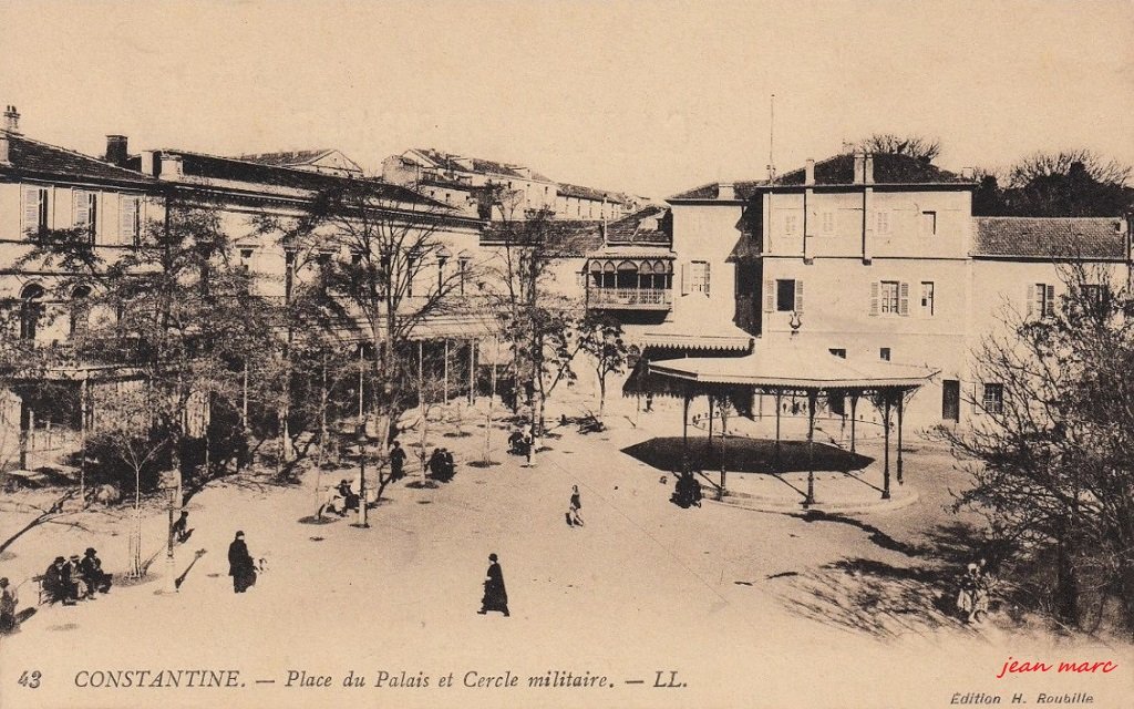 Constantine - Place du Palais et le cercle militaire.jpg