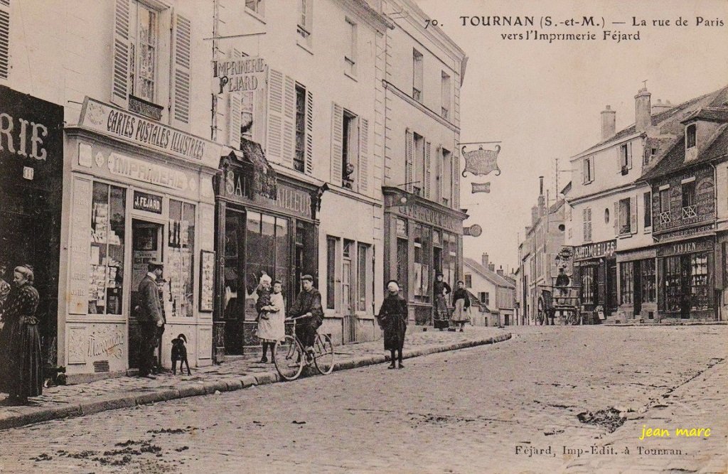 Tournan - La Rue de Paris vers l'imprimerie Féjard.jpg