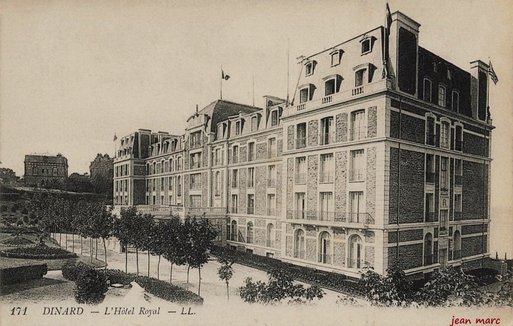 Dinard - L'Hôtel Royal.jpg