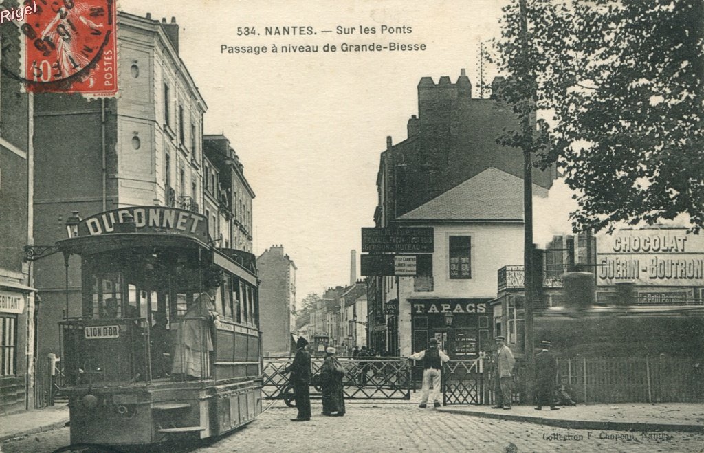 44-Nantes - Sur les Ponts - Passage à Niveau de Grande-Biesse - Tramway - Train - 534 Collection F Chapeau.jpg