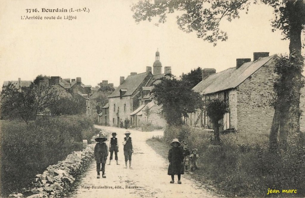 Dourdain - L'Arrivée route de Liffré.jpg