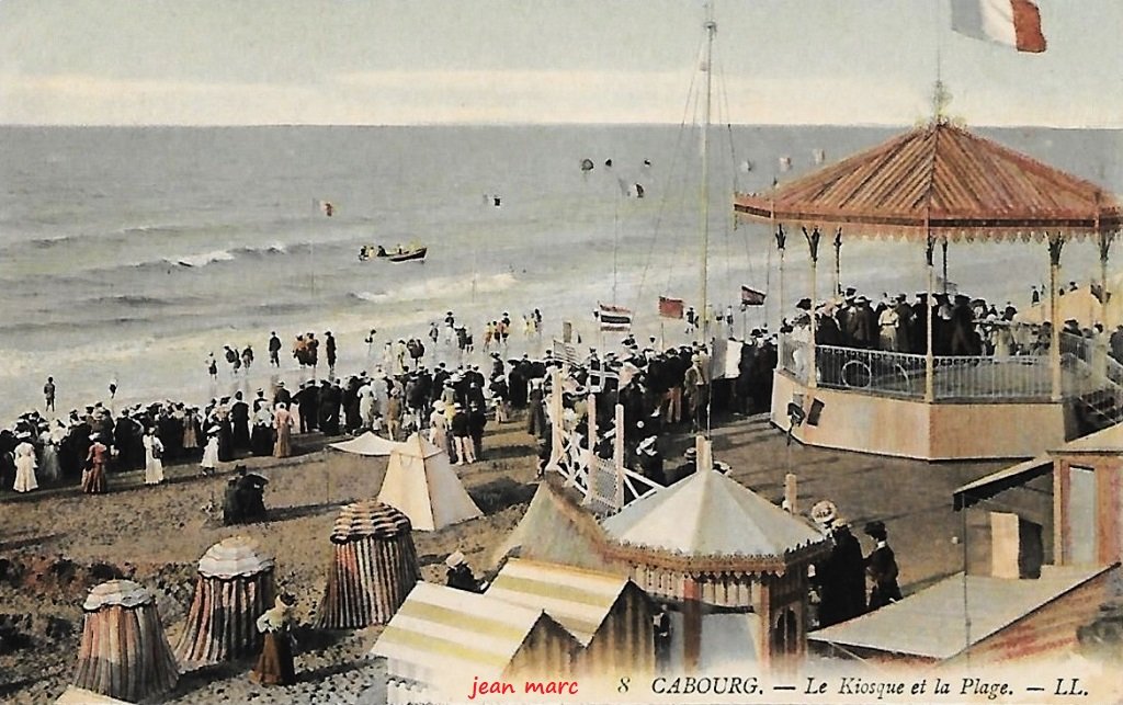 Cabourg - Le Kiosque et la Plage.jpg
