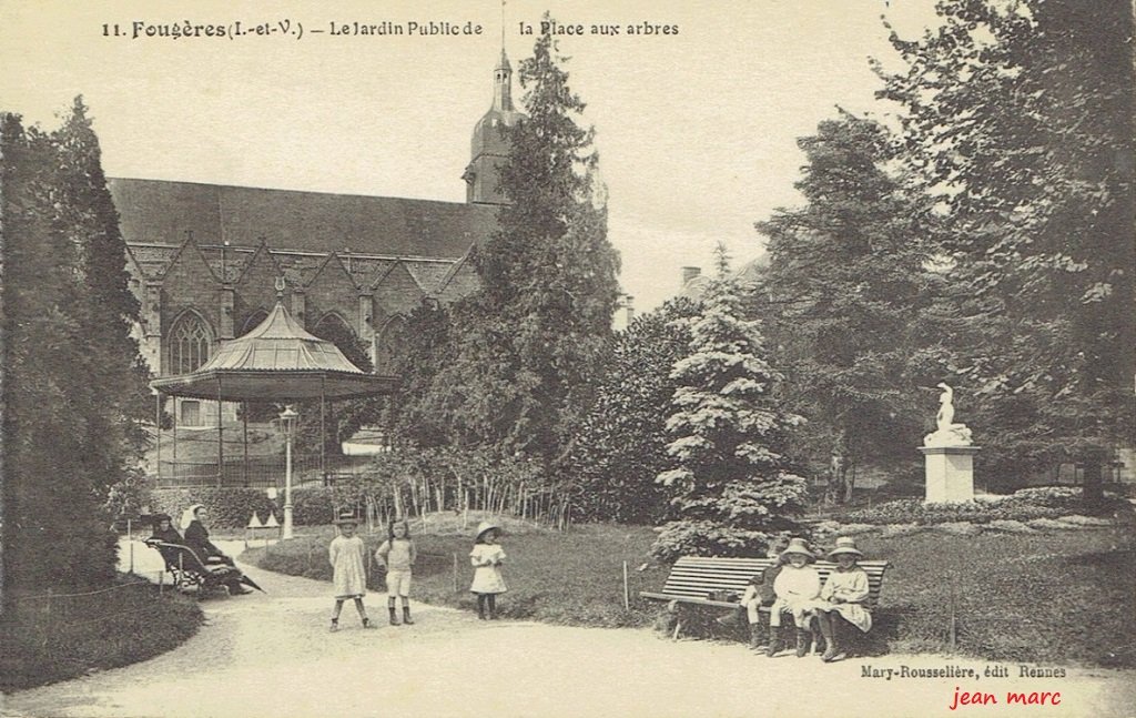 Fougères - Le Jardin Public de la Place aux Arbres.jpg