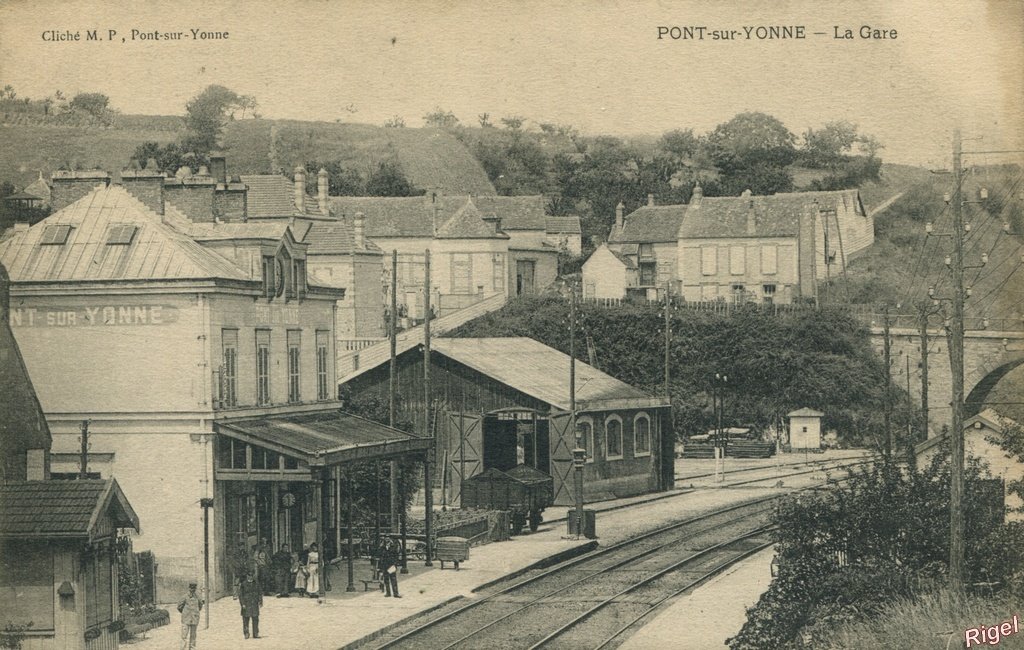 89-Pont-sur-Yonne - La Gare - Cliché MP.jpg