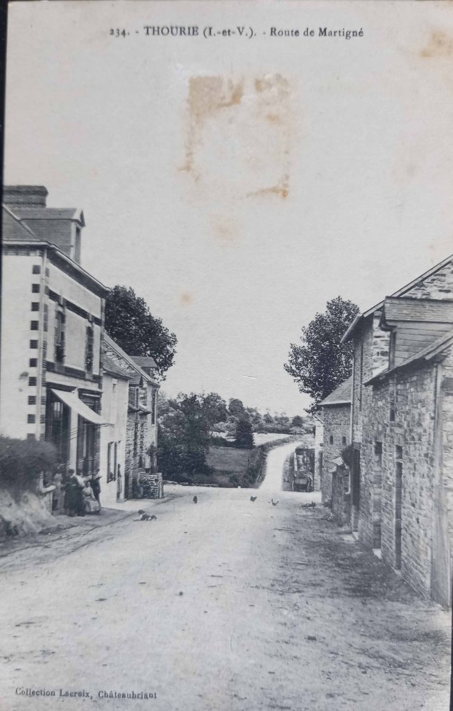 234 - Thourie - route de martigné -lacroix chateaubriand.jpg