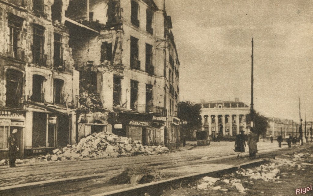 44-Nantes après les Bombardements - L'Entrée du Quai de la Fosse - La maison des Tourelles - 29 F Chapeau Editeur.jpg