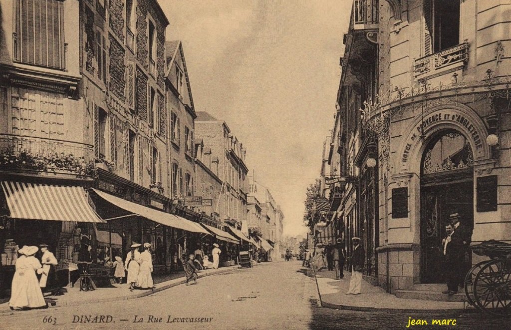 Dinard - Rue Levavasseur.jpg