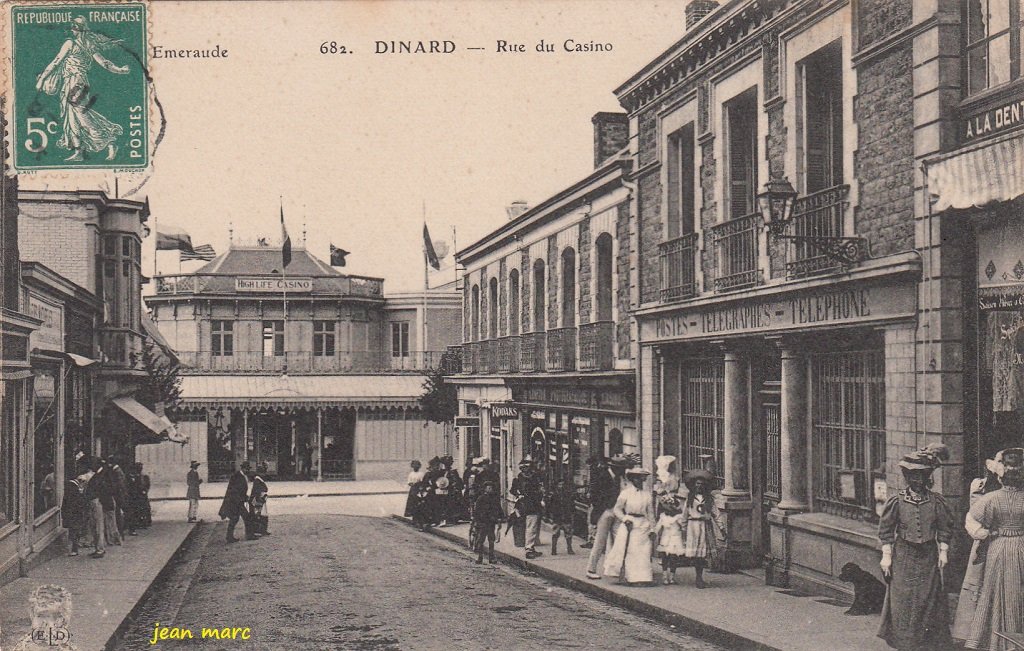 Dinard - Rue du Casino.jpg