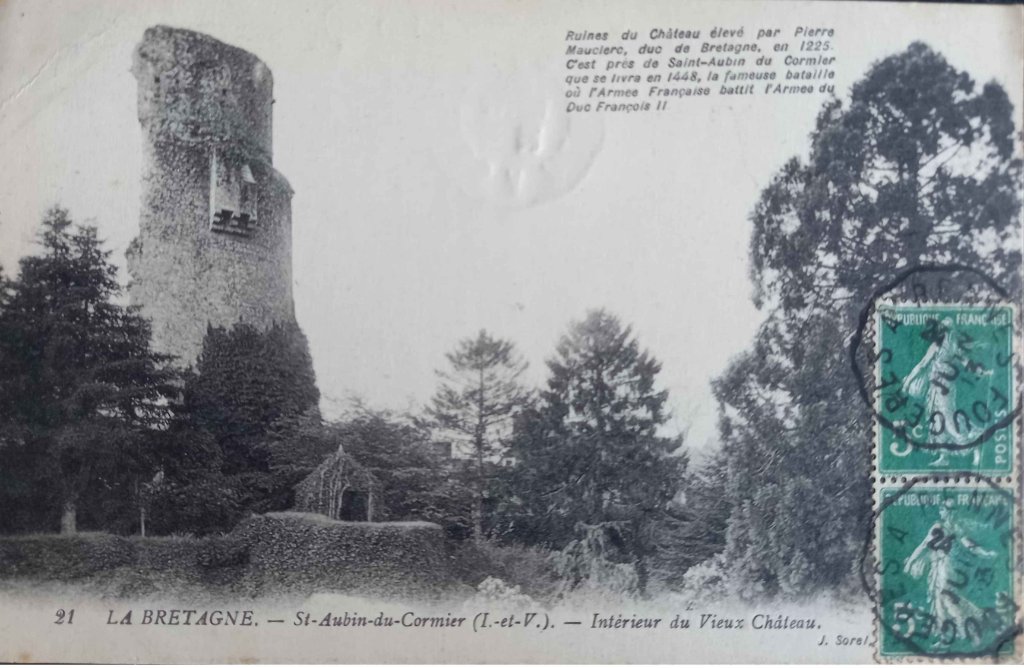 21 - Saint Aubin du Cormier - intérieur du vieux château -js.jpg