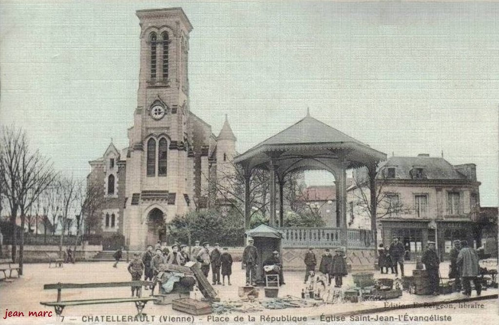 Châtellerault - Place de la République - Eglise Saint l'Evangéliste.jpg