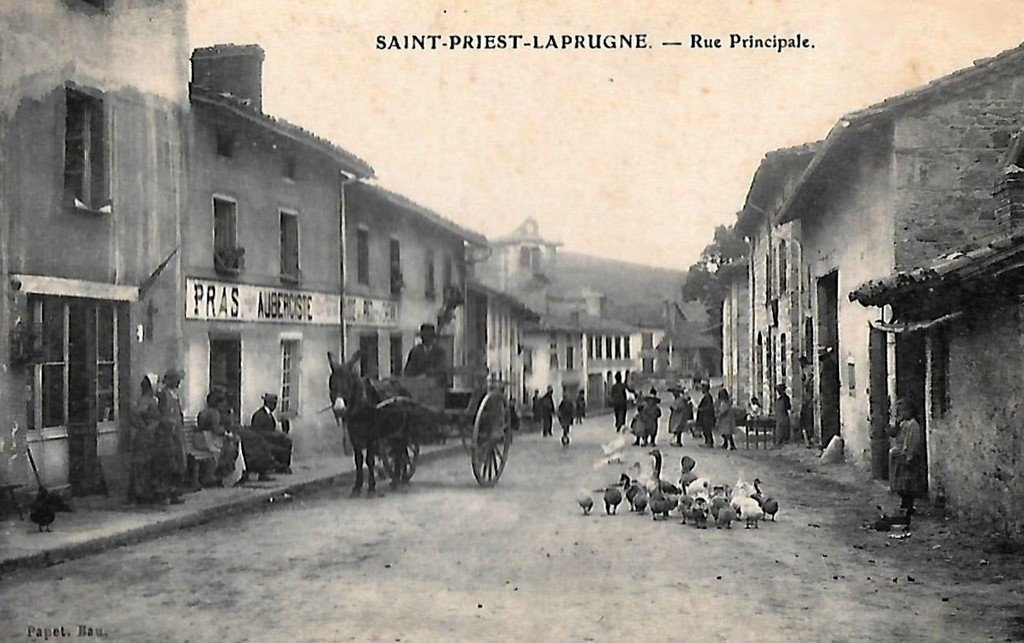 Saint-Priest-Laprugne 1 Bau.jpg