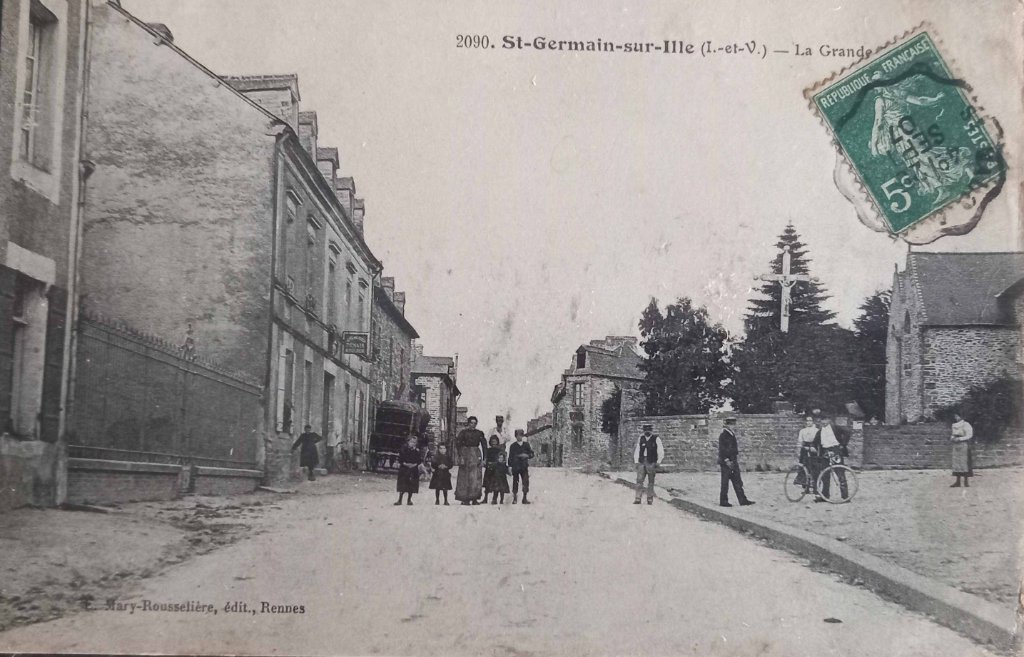 2090 - Saint Germain sur Ille - La grande rue emr.jpg