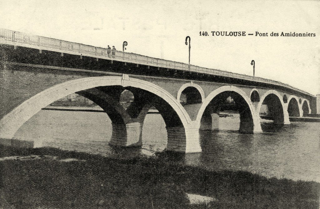 Toulouse - Pont des Amidonniers (140) Posrée.jpg