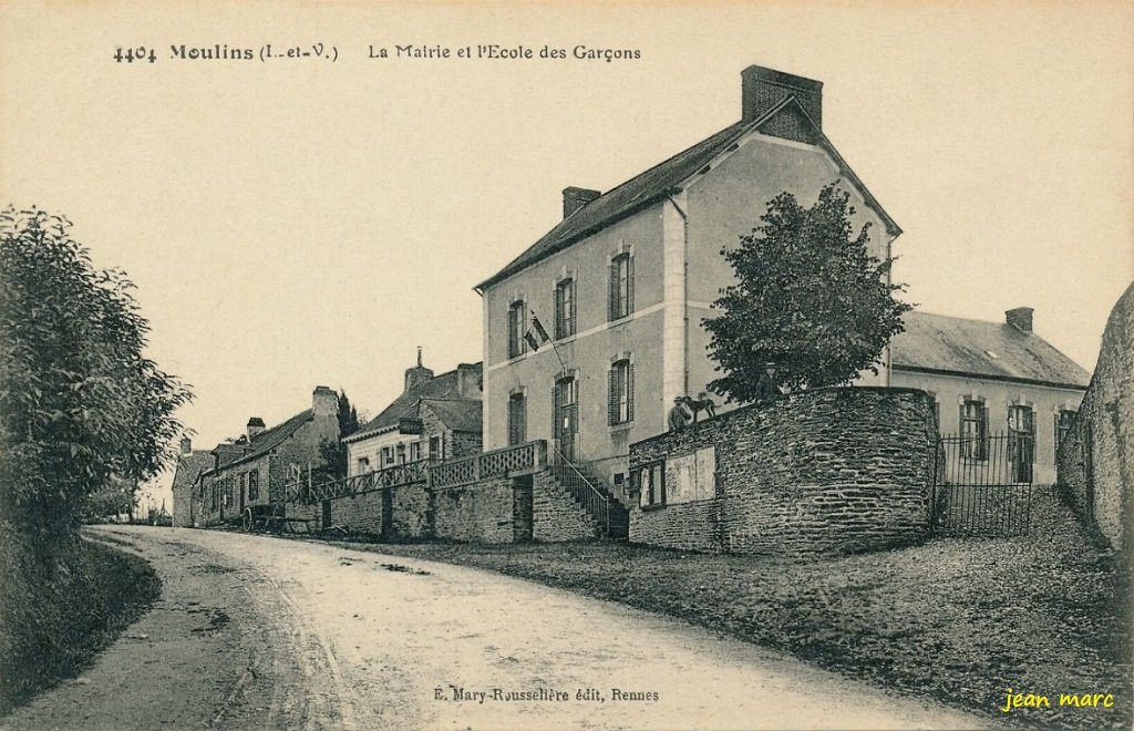 Moulins - La Mairie et l'École de garçons 4404.jpg
