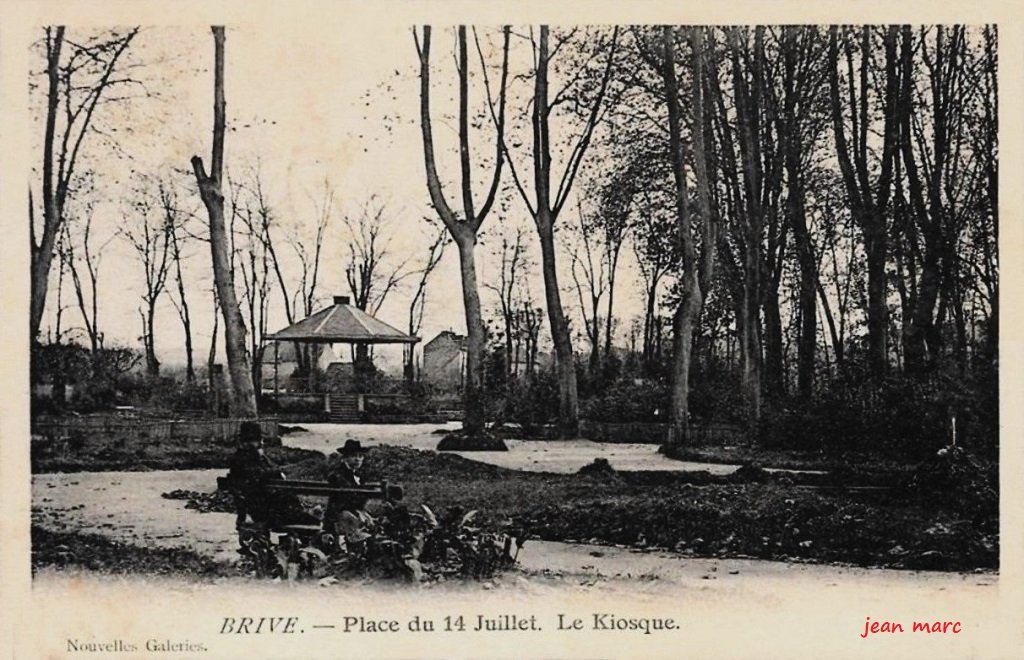 Brive - Place du 14 juillet - Le Kiosque.jpg