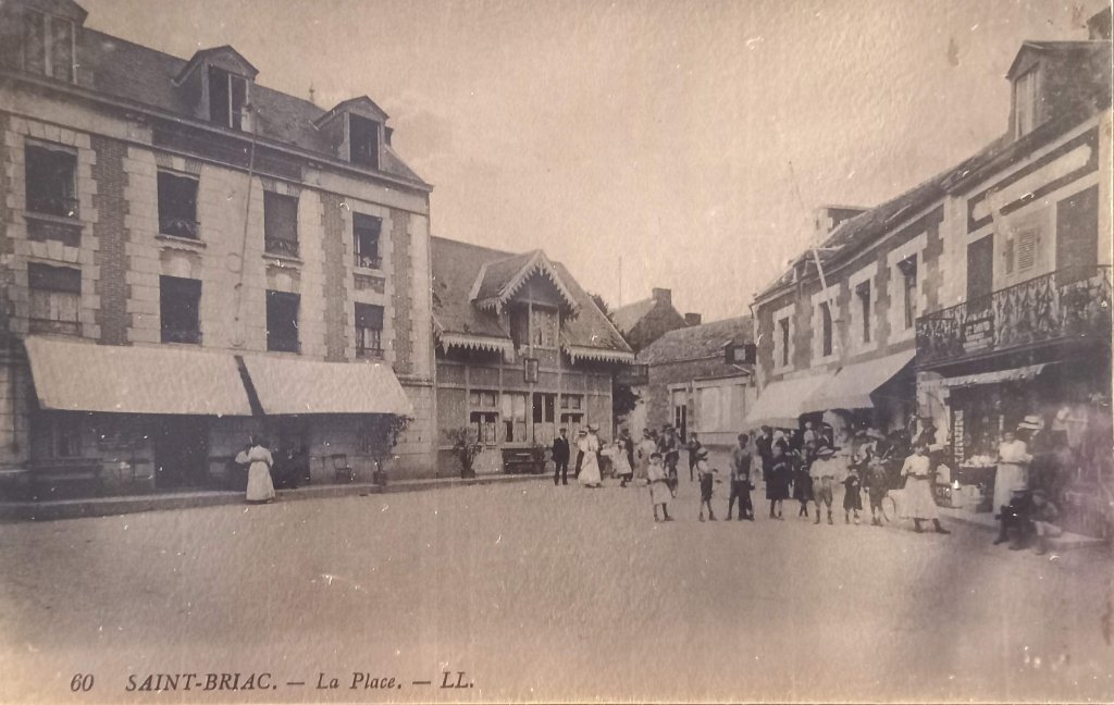 60 - Saint Briac - la place ll.jpg
