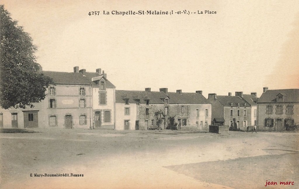 La Chapelle-Saint-Mélaine - La Place.jpg
