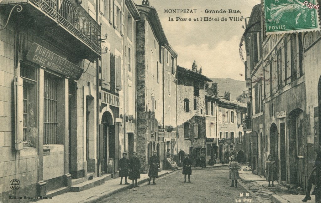 07-Montpezat - Grande Rue - La Poste et l'Hôtel de Ville - MB.jpg