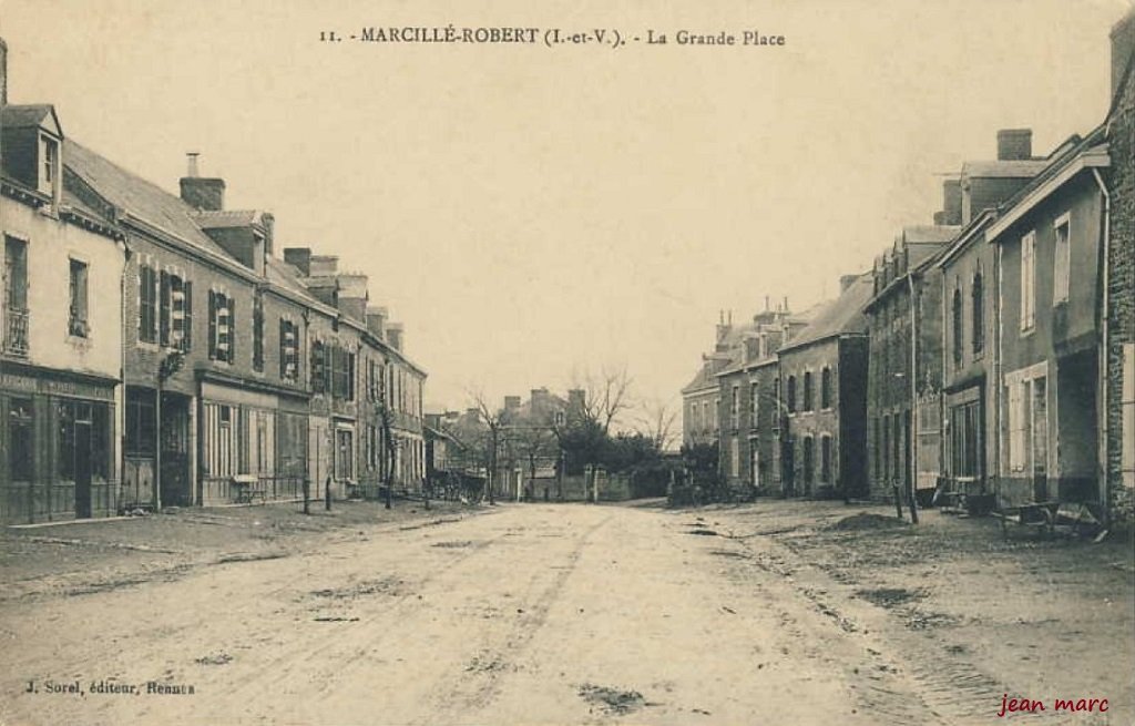 Marcillé-Robert - La Grande Place.jpg