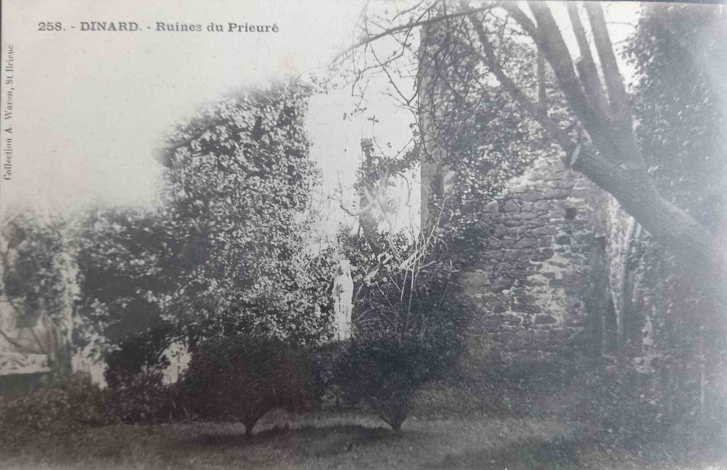 258 - Dinard - ruines du Prieuré -waron.jpg
