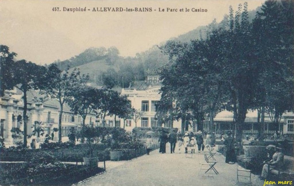 Allevard-les-Bains - Le Parc et le Casino.jpg