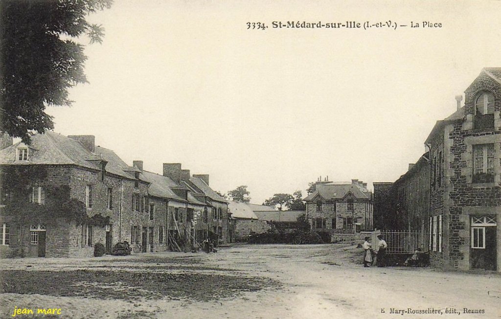 Saint-Médard-sur-Ille - La Place.jpg