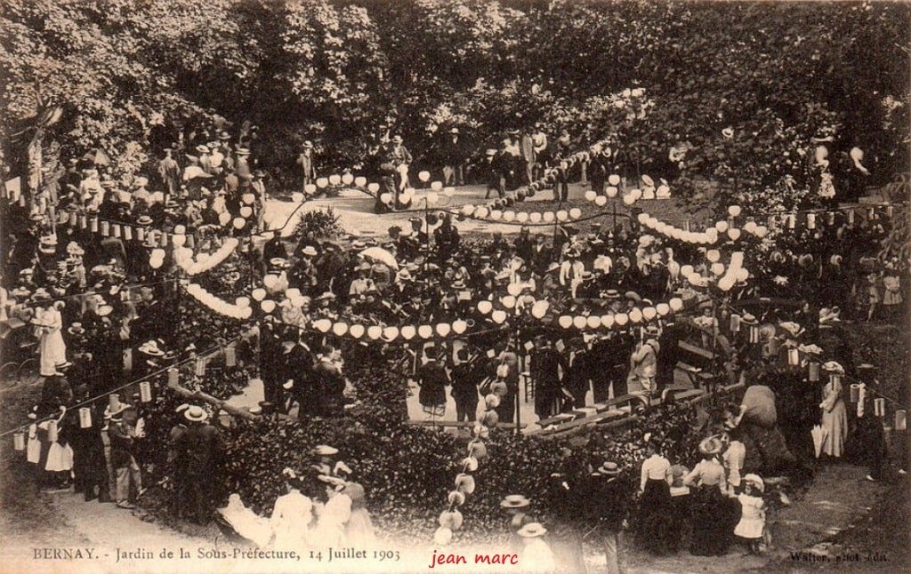 Bernay - Jardin de la Sous-Préfecture, 14 juillet 1903.jpg