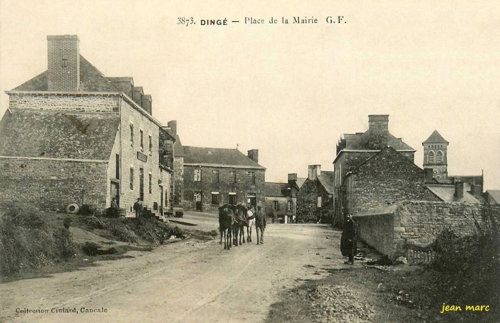 Dingé - Place de la Mairie.jpg