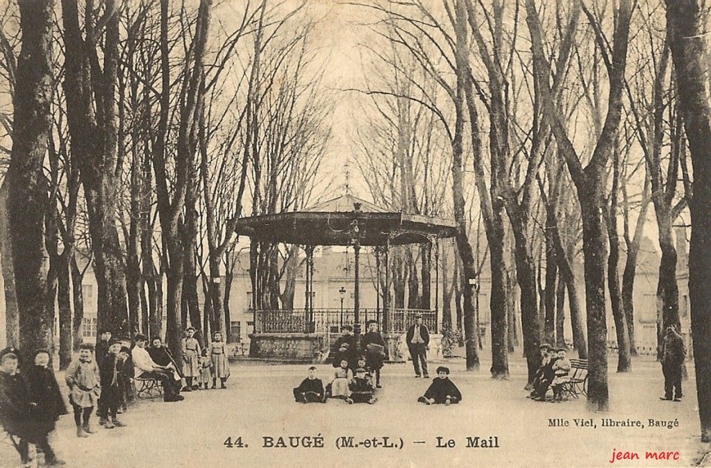 Baugé - Le Mail.jpg