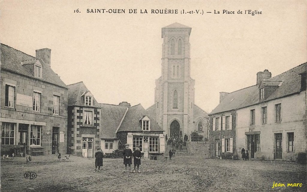 Saint-Ouen-la-Rouërie - La Place de l'Église.jpg