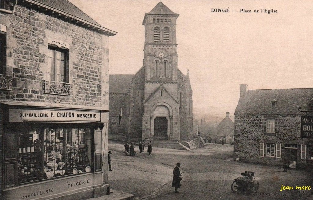 Dingé - Place de l'Église.jpg