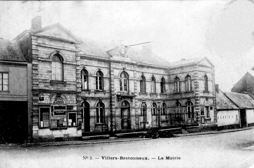 Villers-Bretonneux 3 Mairie.jpg