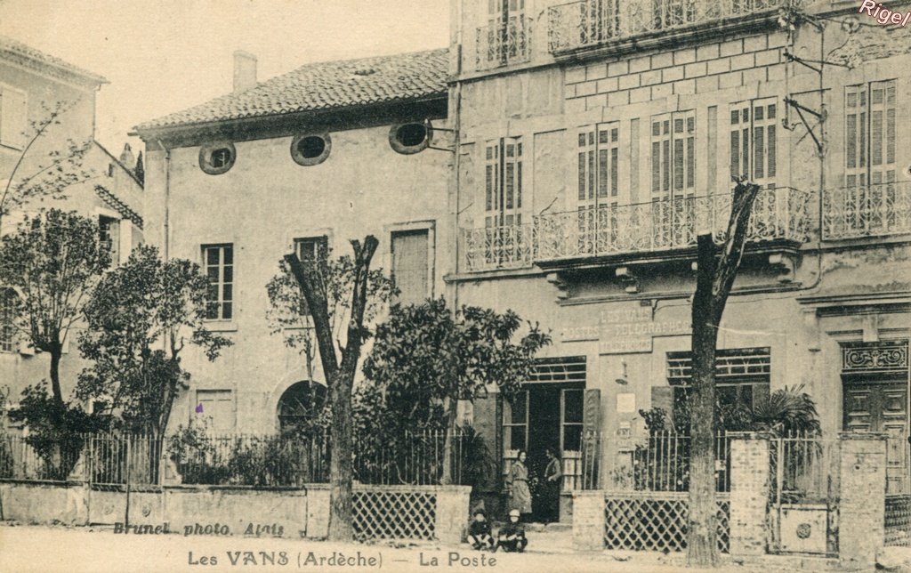 07-Les Vans - La Poste - Brunel Photo.jpg