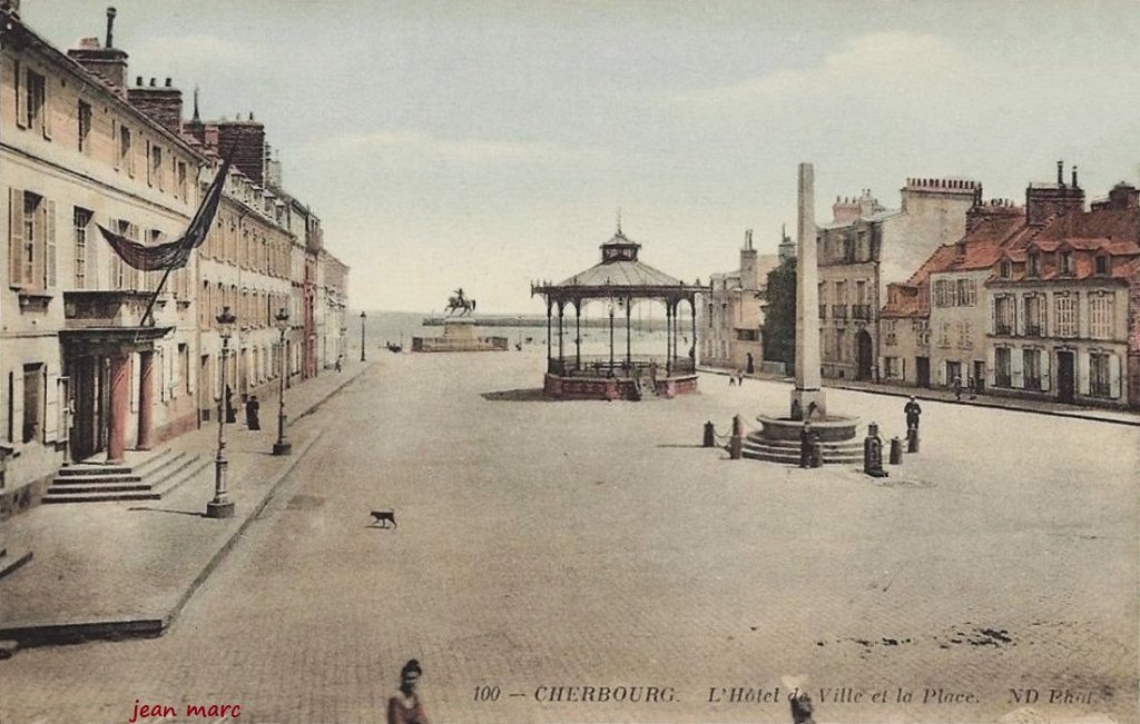 Cherbourg - L'Hôtel de Ville et la Place.jpg