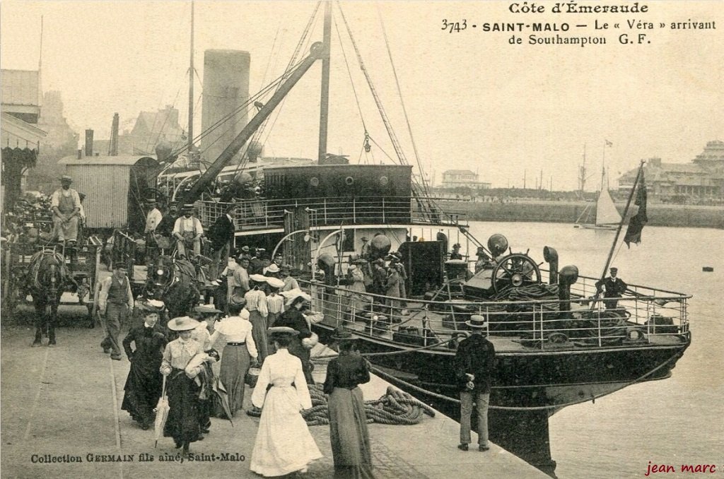 Saint-Malo - Le Véra arrivant de Southampton.jpg