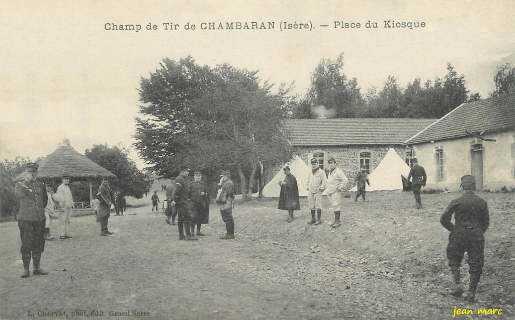 Camp de Chambaran - Place du Kiosque.jpg