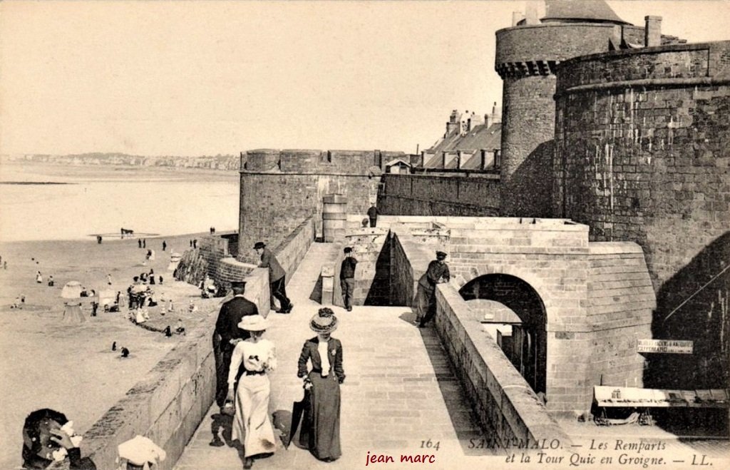 Saint-Malo - Les Remparts et la Tour Quic en Groigne.jpg