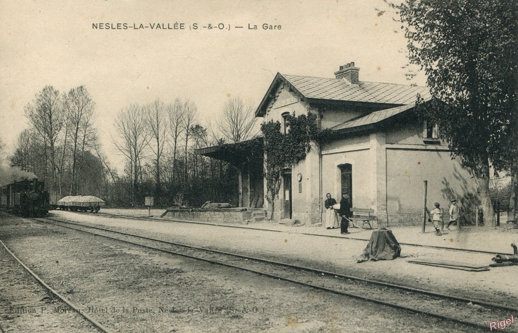 95-Nesles-la-Vallée - La Gare - Edit Moreau.jpg