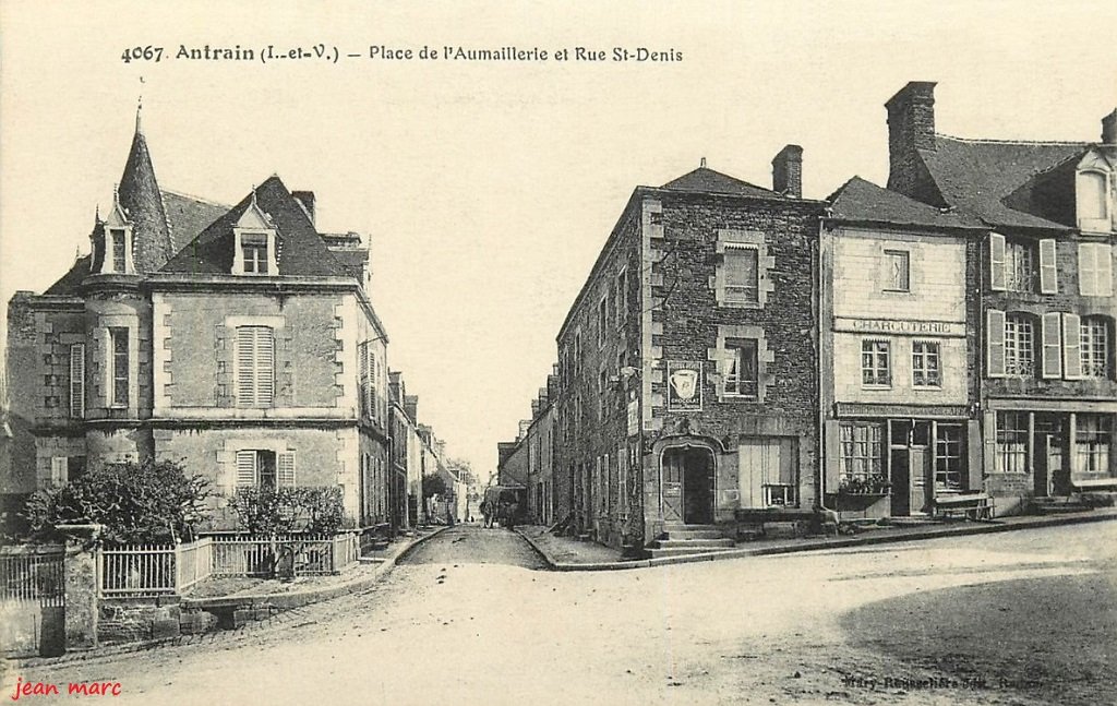 Antrain - Place de l'Aumaillerie et Rue Saint-Denis.jpg