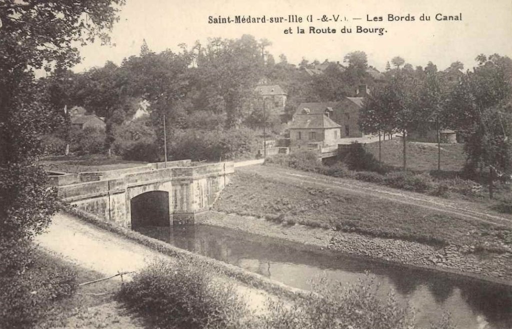Saint Médard sur Ille - les bords du canal et la route du bourg.jpg