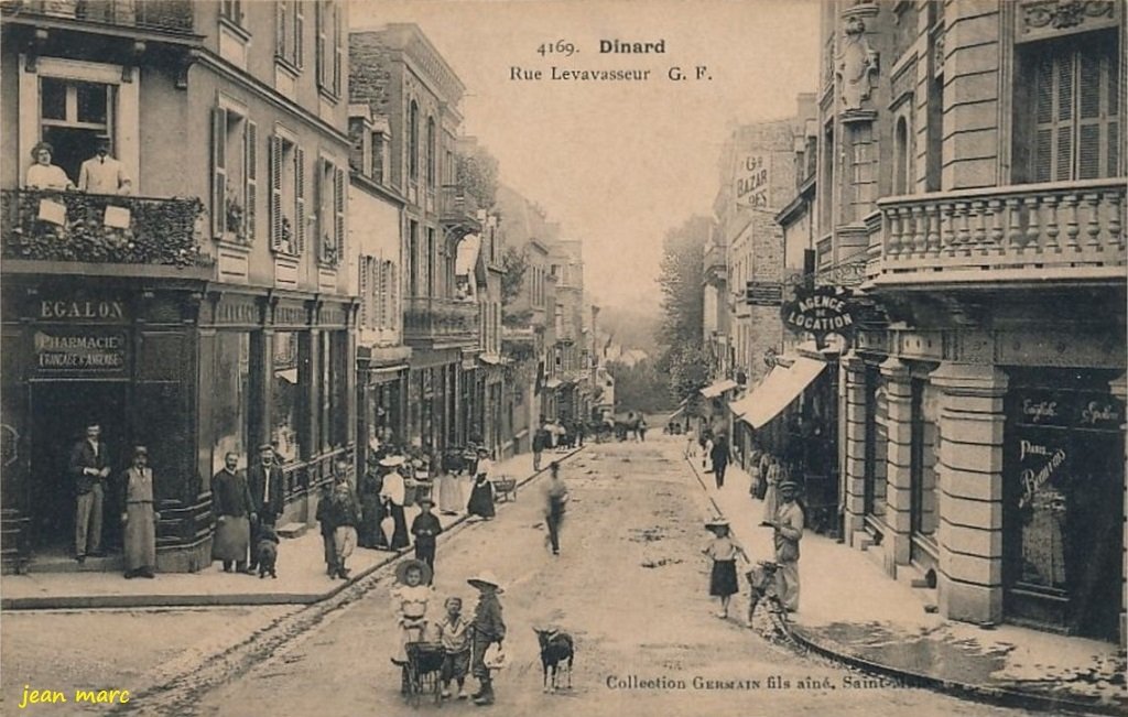 Dinard - Rue Levavasseur.jpg