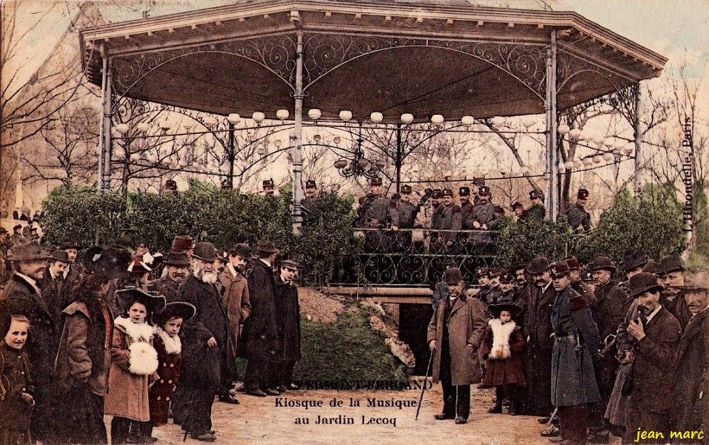 Clermont-Ferrand - Kiosque de la musique au Jardin Lecoq.jpg