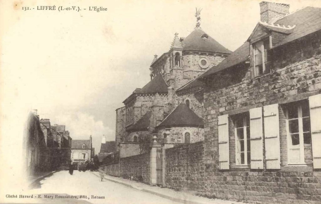 131 - Liffré - L'église -emr.jpg