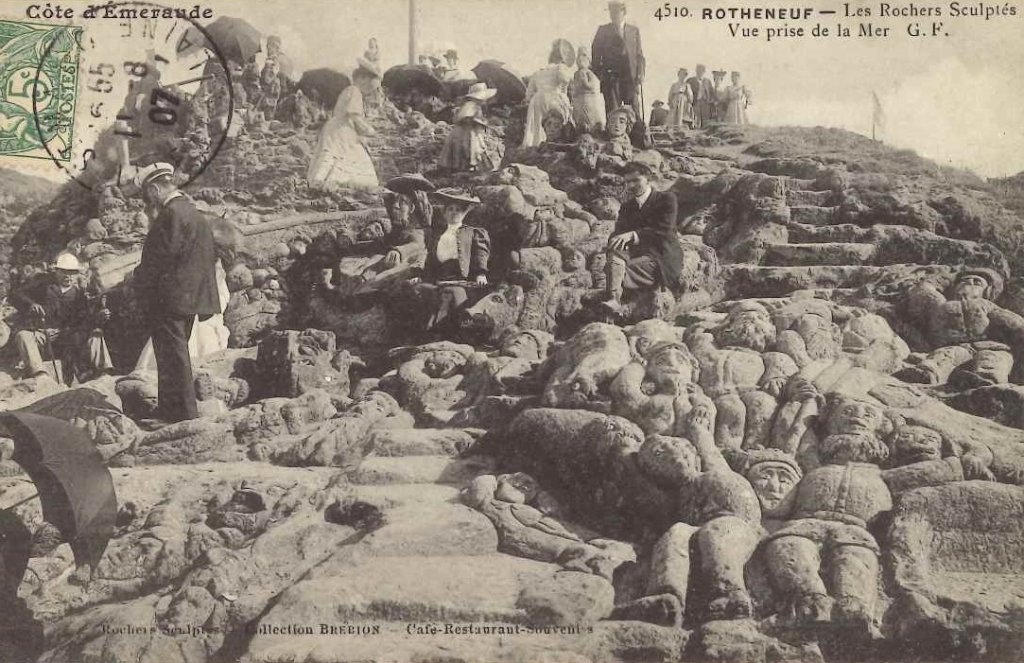 4510 - Rothéneuf - Les rochers sculptés. Vue prise de la mer -gf.jpg