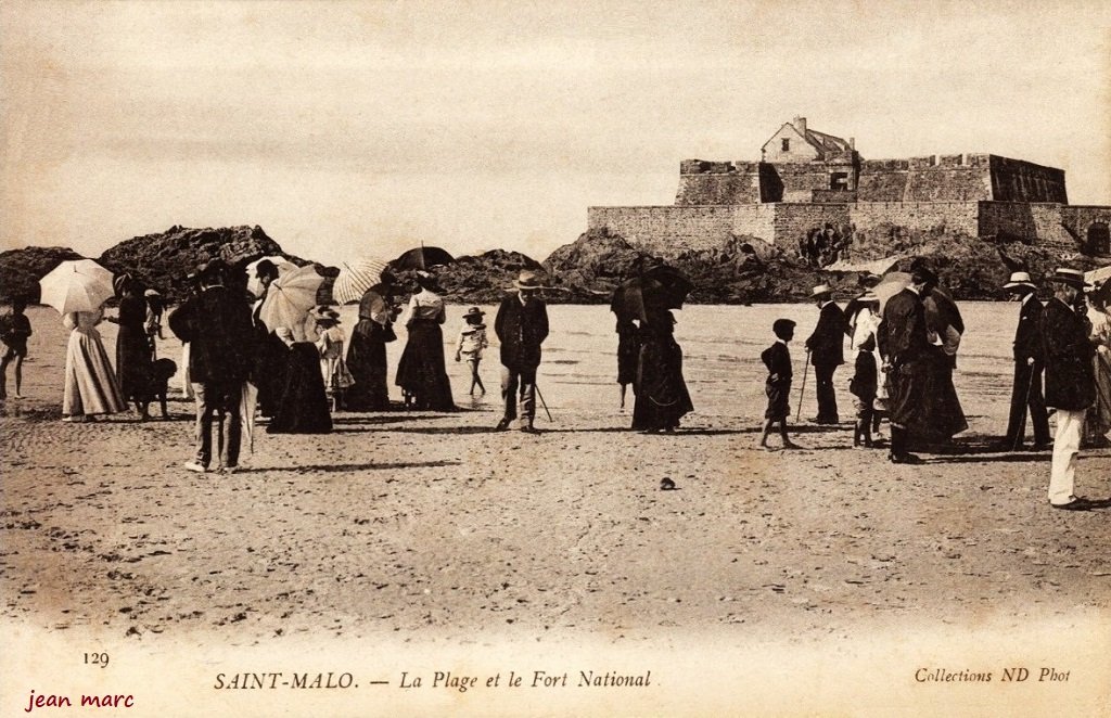 Saint-Malo - La Plage et le Fort National.jpg