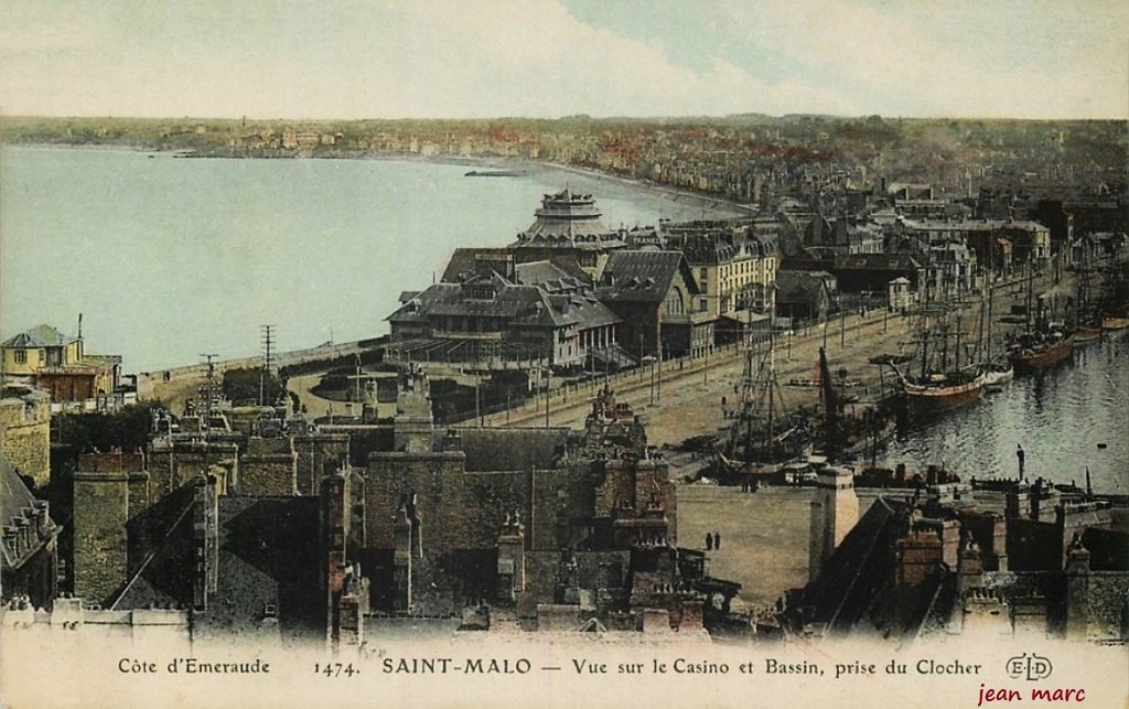 Saint-Malo - Vue sur le Casino et Bassin, prise du Clocher.jpg